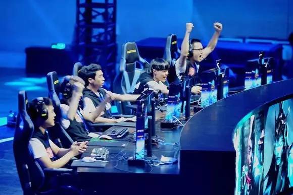 【前瞻】2025LPL春季赛 RW vs EDG，差距悬殊，EDG不会陷入连败